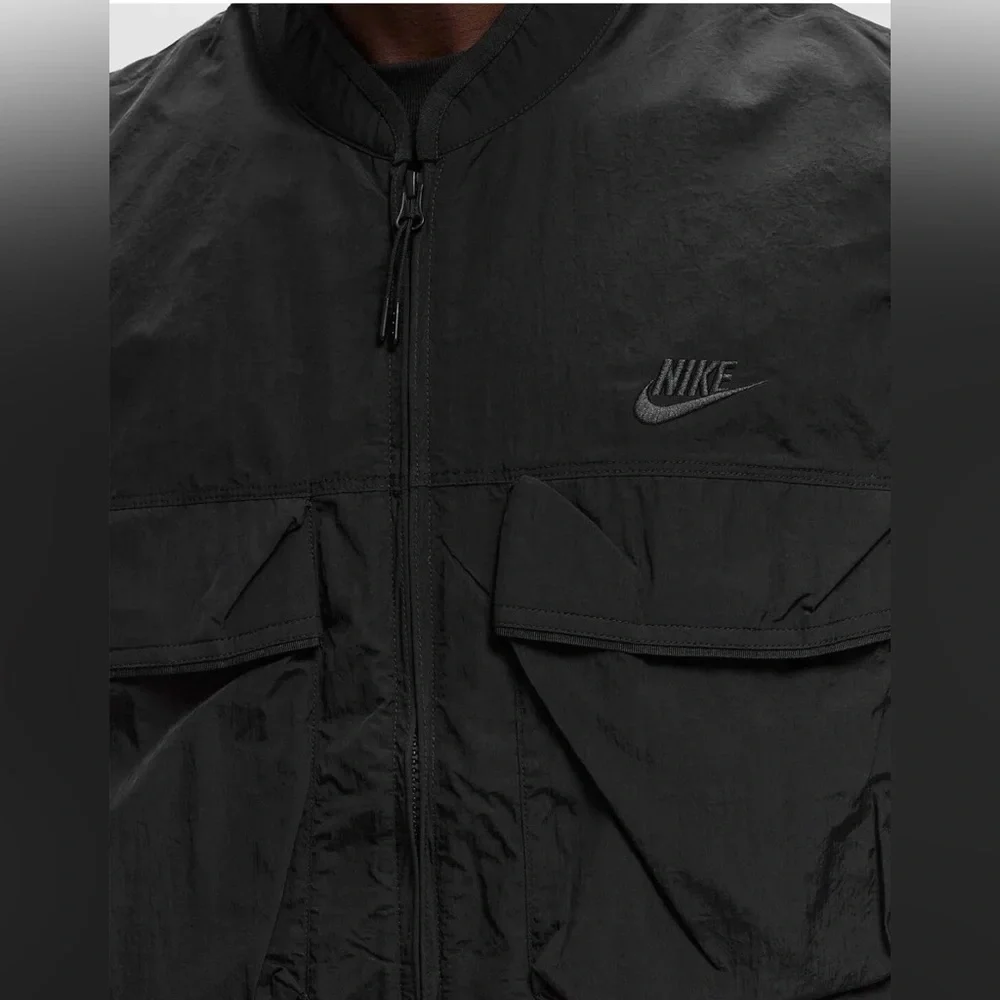 NWT Nike Men's Tech Woven Black Water Repellent Vest UVP w/ Pockets Size Medium - Picture 8 of 8